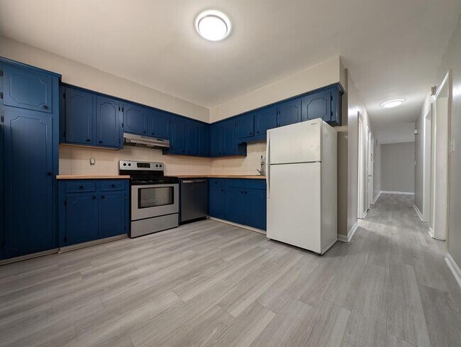 Building Photo - 400 Riverside Dr