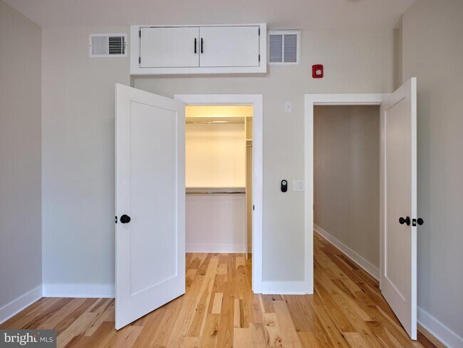 Building Photo - 32 S State St