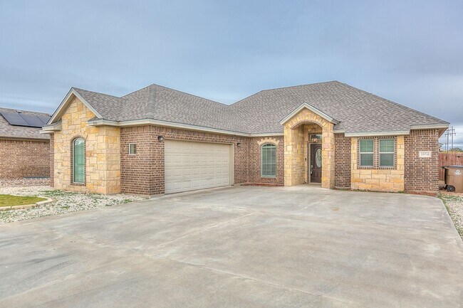 Building Photo - COMING DECEMBER 2025 - Bentwood Country Cl...