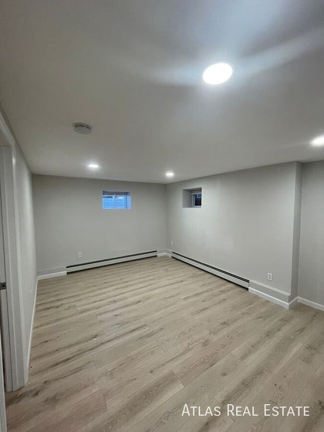 Building Photo - 3210 W Longfellow Pl