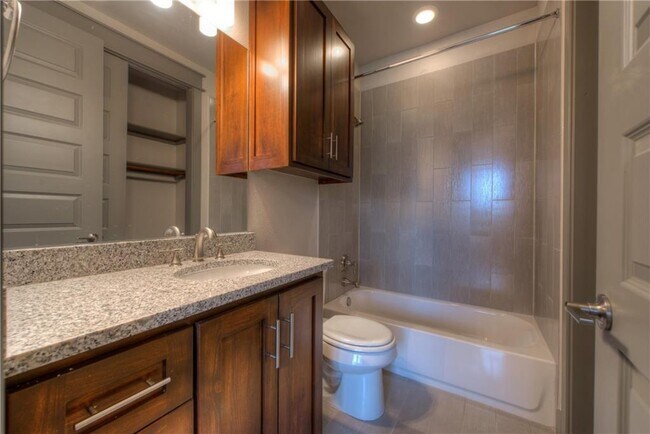 Building Photo - 3110 Grandview St