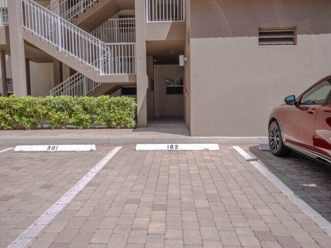 Building Photo - 2110 W 1st