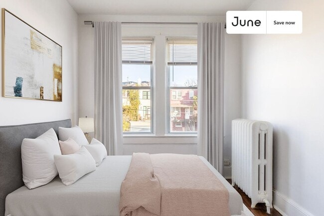 Building Photo - 616 Orleans Pl NE