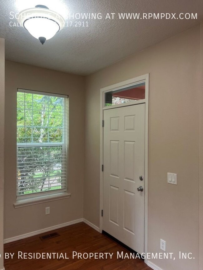 Building Photo - 1008 SE Bacarra St