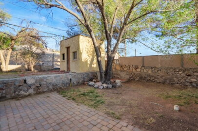 Building Photo - Kern Place- 4 bedrooms, 3 baths and Refrigerated AC.