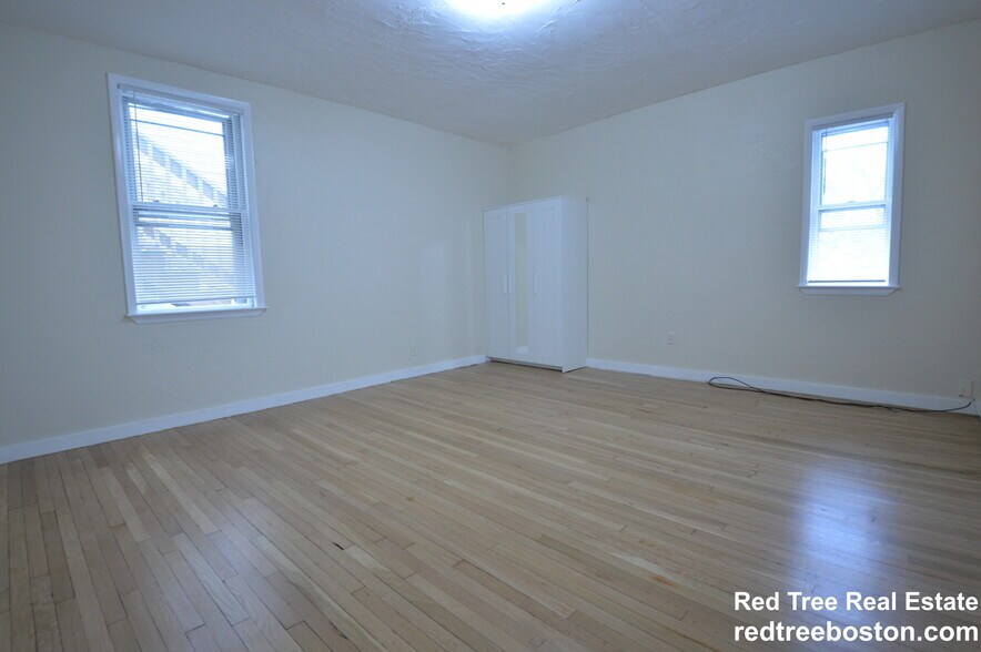 Building Photo - 303 Hancock St