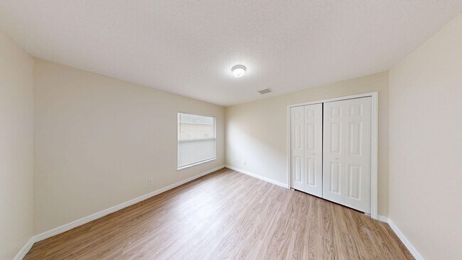 Building Photo - Beautiful 4Bed/ 2Bath Home in Doral Pointe...