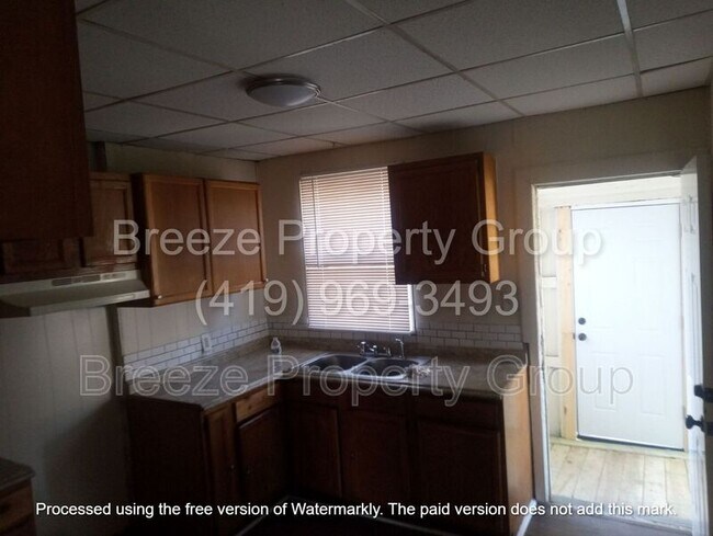 Building Photo - 244 Knower St