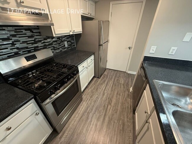 Building Photo - 1730 Park Village Dr