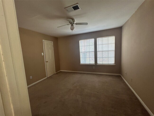 Building Photo - 2030 Plantation Dr