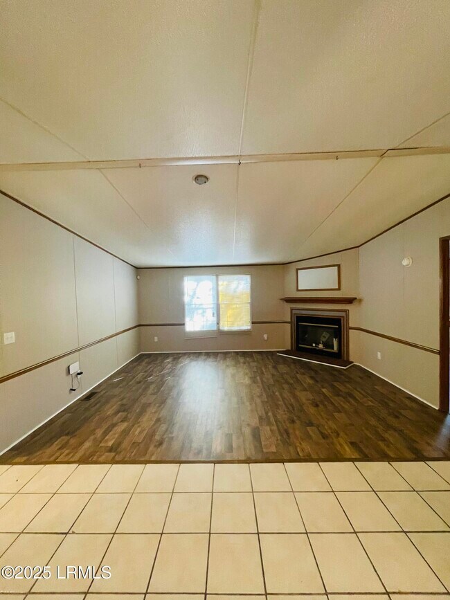 Building Photo - 153 Middlefield Cir