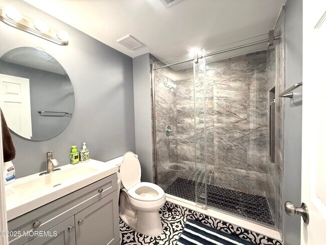 Building Photo - 6 Wisteria Ct