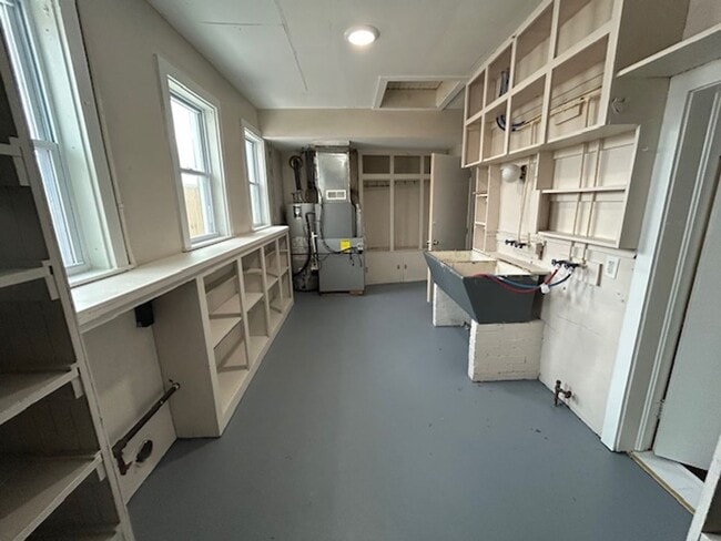 Building Photo - 5 Bed - 1.5 Bath Single Family Home in Lorain