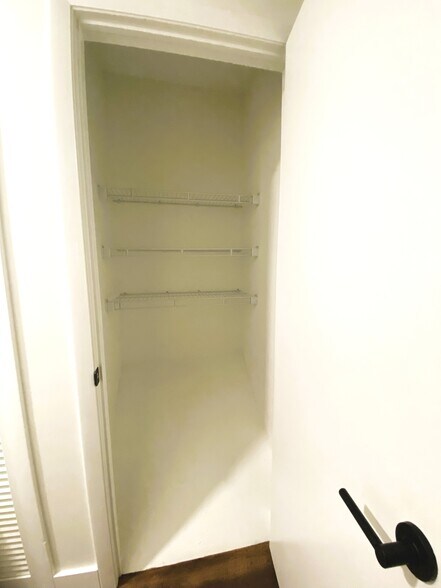 Building Photo - 9345 Green Meadows Way