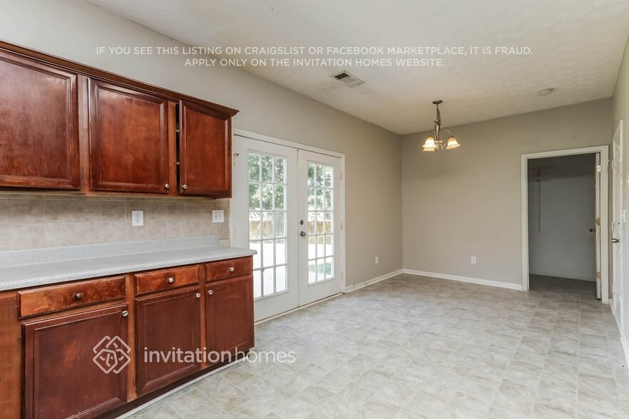Building Photo - 333 Interlake