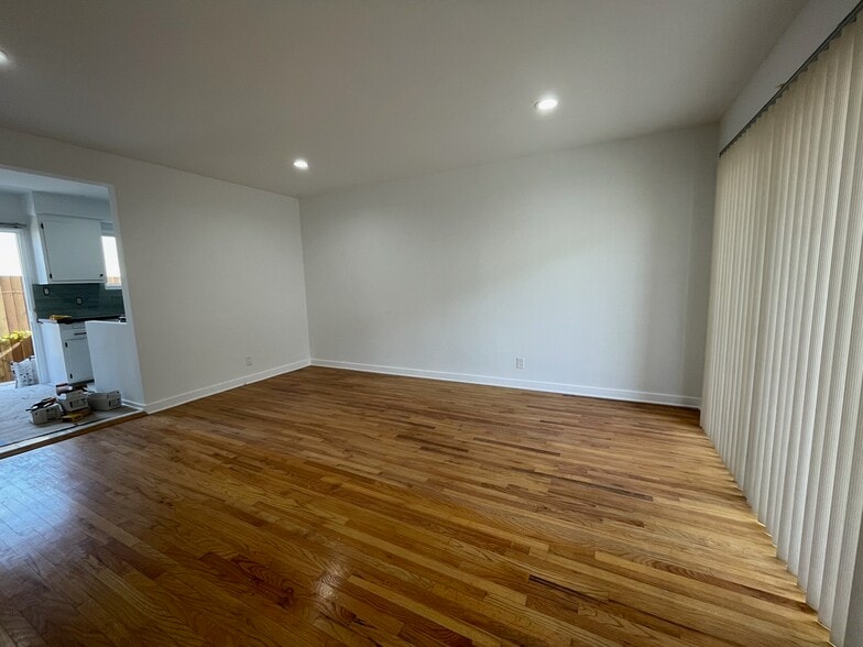 Living room - 14333 Albers St