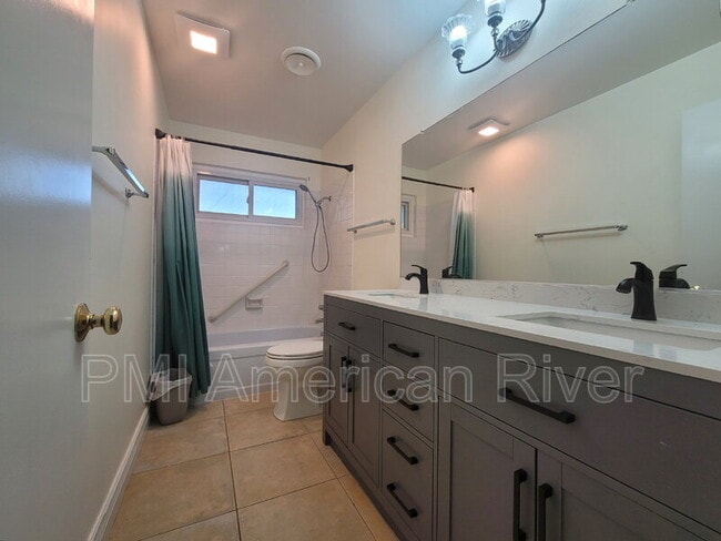 Building Photo - 8387 La Riviera Dr