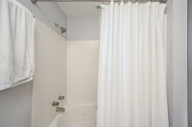 Building Photo - 1221 Charleston Cir