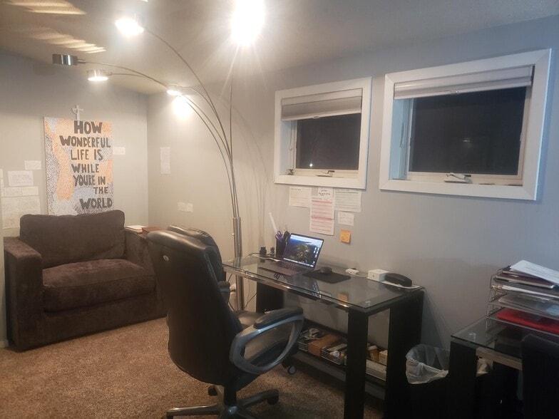 Building Photo - 5 Round Lake Trl