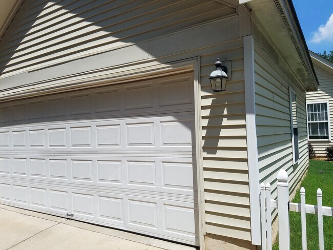 Building Photo - COMING SOON! Ballantyne Beauty! Spacious 3BR Home w/ Fireplace & Fenced Yard