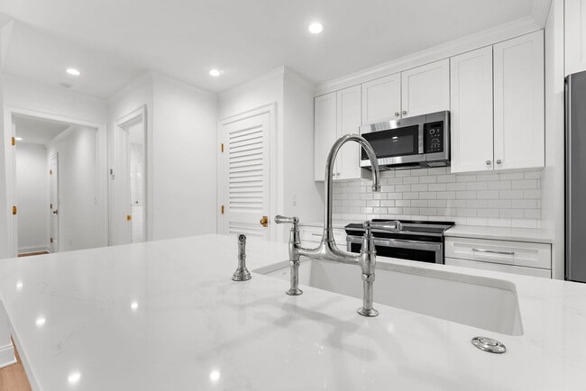 Building Photo - 1481 Center St Ext