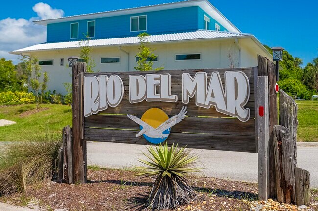 Building Photo - 123 Rio Del Mar St