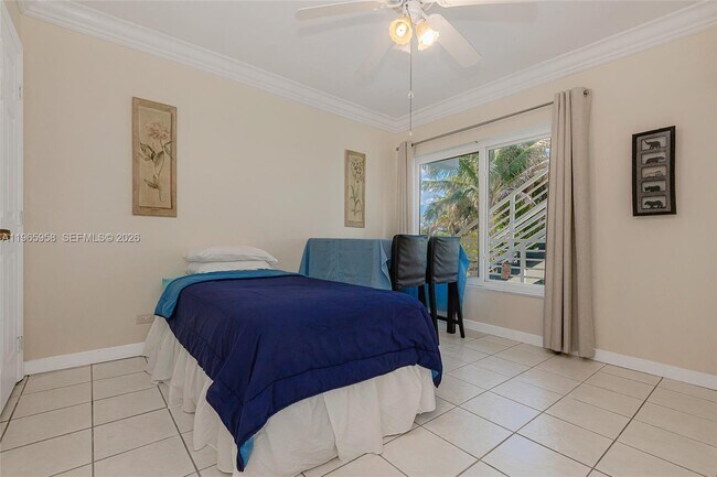 Building Photo - 1041 Hillsboro Mile