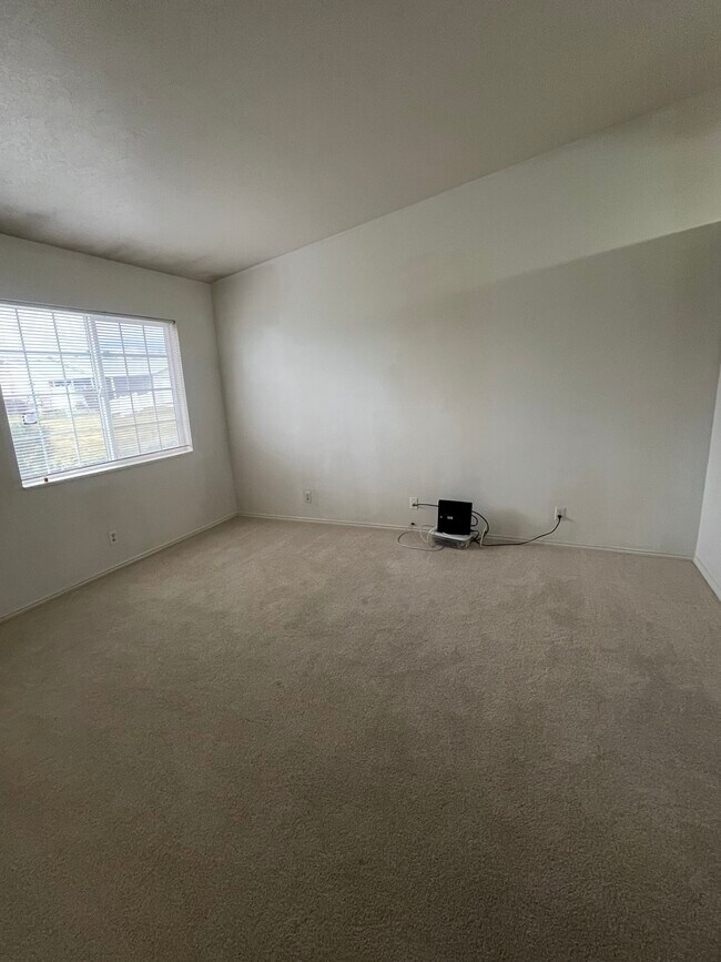 Building Photo - 1546 W 3280 S