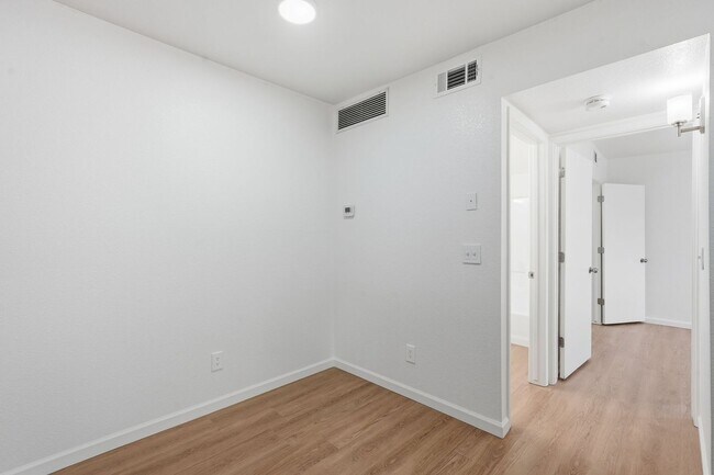 Building Photo - 317 N Vine Ave