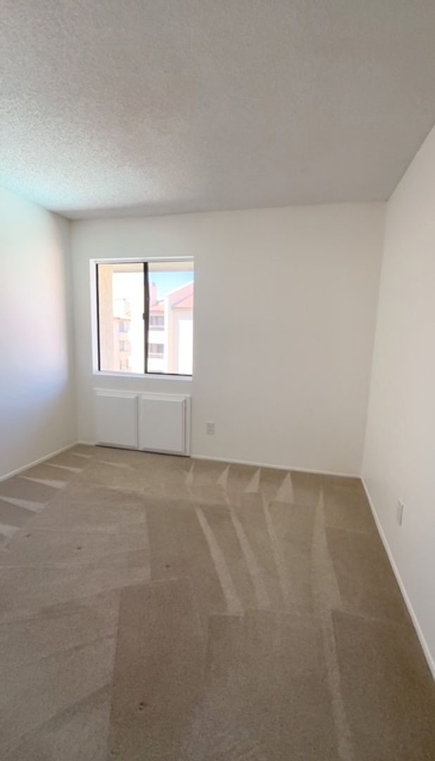 Building Photo - Spacious 3BD/2BA Condo in Mission Greens -...