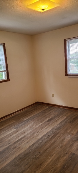 Building Photo - 1429 W Grandview Blvd