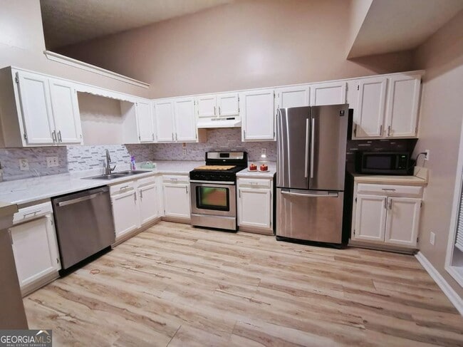 Building Photo - 2100 Racquet Club Cir NW
