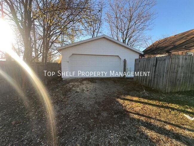 Building Photo - 3307 2nd Ave