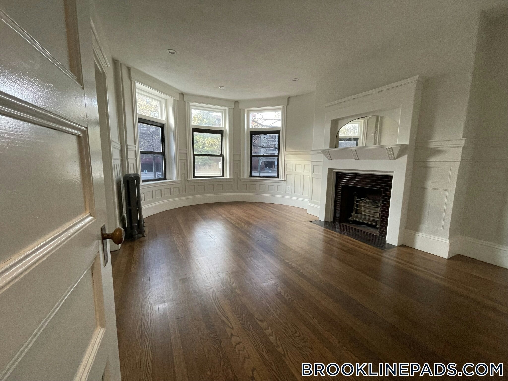 Building Photo - 1855 Beacon St