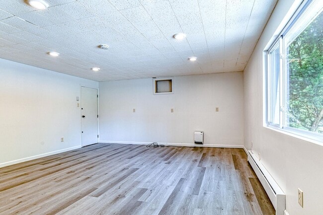Building Photo - 1614 Rte 9W