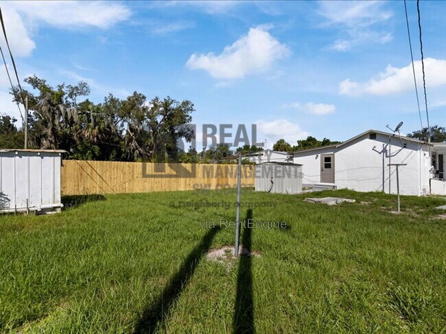 Building Photo - 8025 Roy Dr