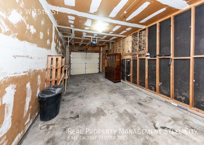 Building Photo - Spacious 5-Bedroom Home with Solar Panels ...