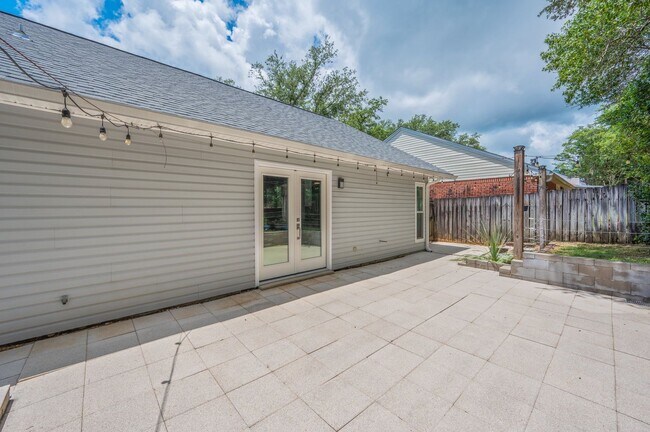 Building Photo - Completely Renovated Home in Niceville!