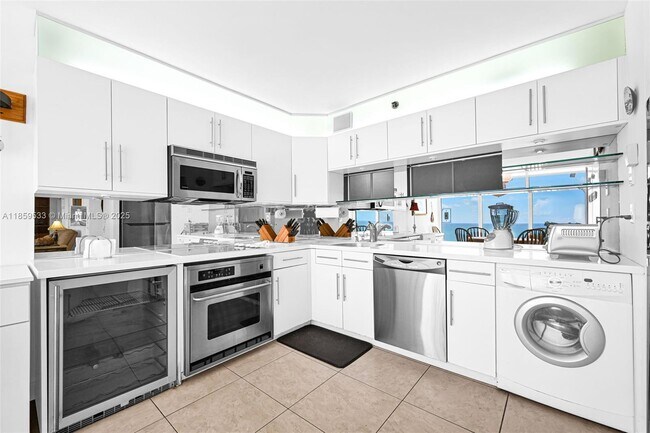 Building Photo - 2401 Collins Ave