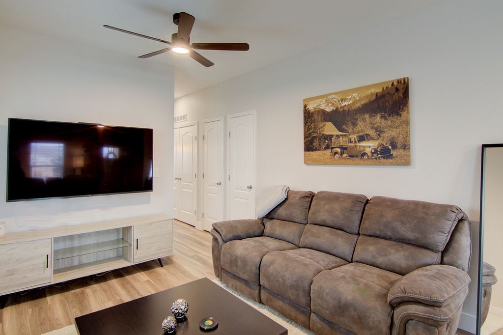 Building Photo - 120 Barnwood Cir