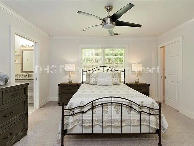 Building Photo - 2526 Brentwood Rd