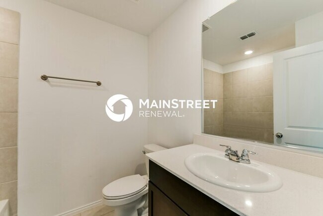 Building Photo - 3 Bedroom Pet-Friendly Home in Fort Worth, TX with Main Street Renewal