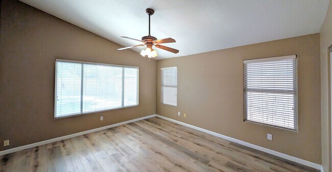 Building Photo - 3 Bedroom Home in the Silverhawk Community Near N Cooper Rd and W Guadalupe Rd!