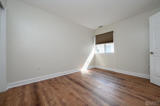 Building Photo - 2902 Madaline Dr