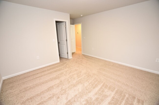 Building Photo - 468 Rosemount