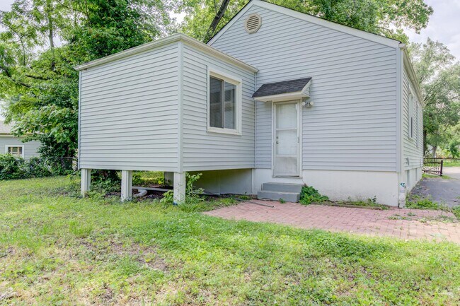 Building Photo - 8067 Aline Ave