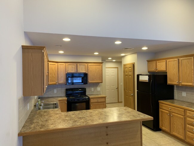 Building Photo - 2454, 2456 Millview Zeeland, MI 49464