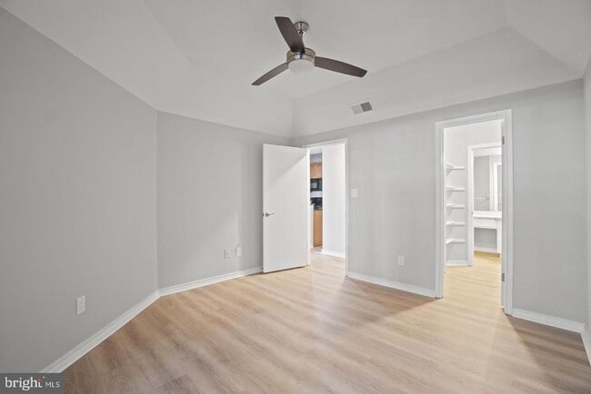 Building Photo - 3909 Penderview Dr