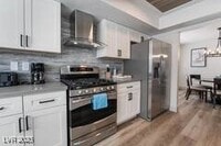 Building Photo - 909 Greystone Dr