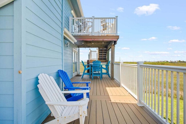 Building Photo - 165 Beach View